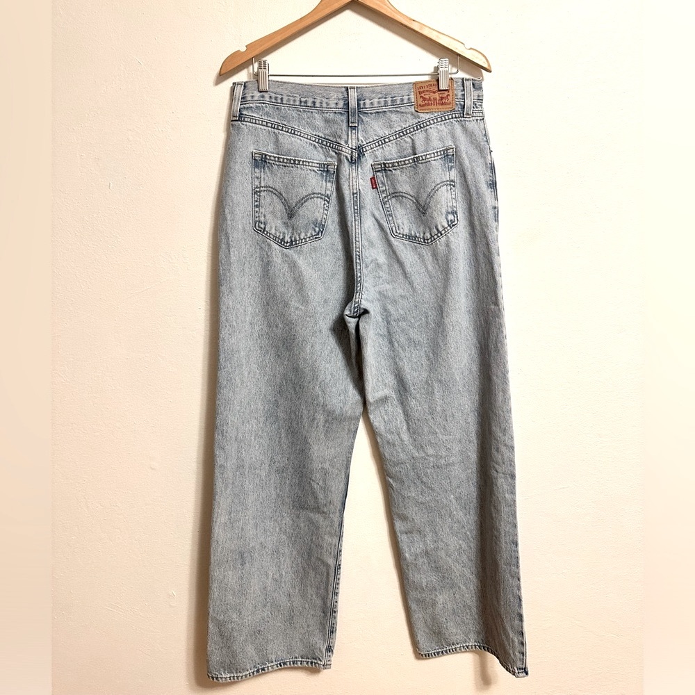 Levi’s Women’s High Waisted Straight Light Wash Jeans Size 31